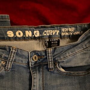 Women's Light Blue High Rise Curvy Jeans